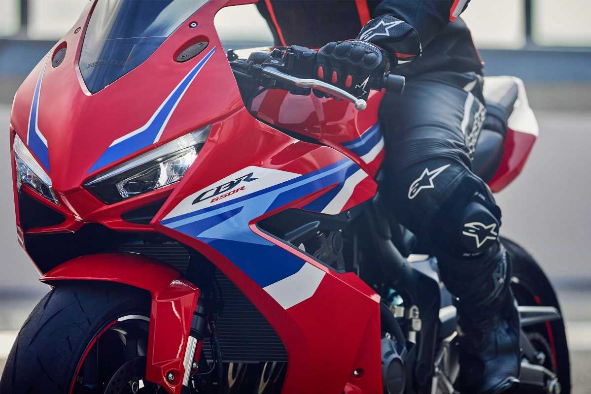 New Honda CBR650R 2025 Mileage